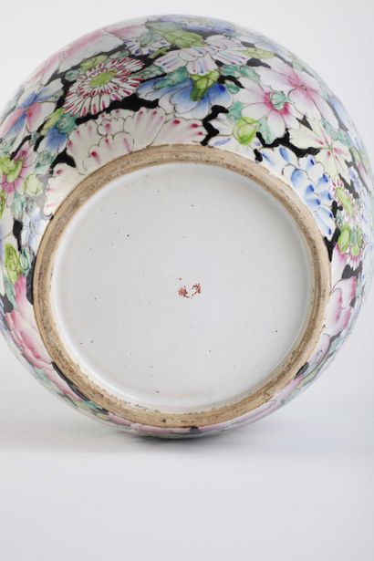 CHINE, XXe siècle
Vase en porcelaine, de...
