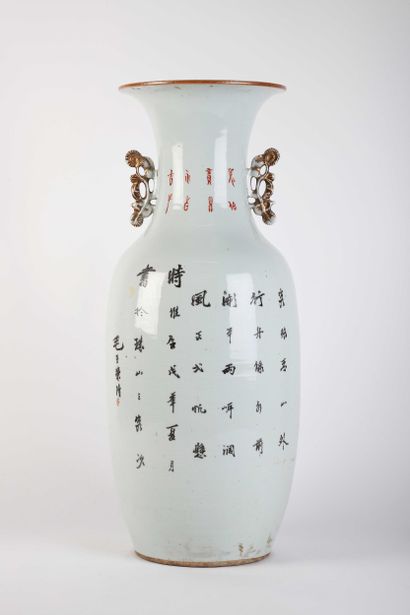 CHINE, XXe siècle
Grand vase en porcelaine...
