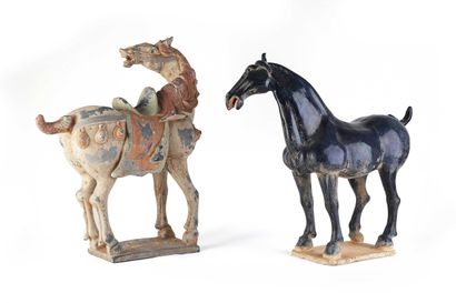 CHINE, Moderne
Cheval en terre cuite à glaçure...