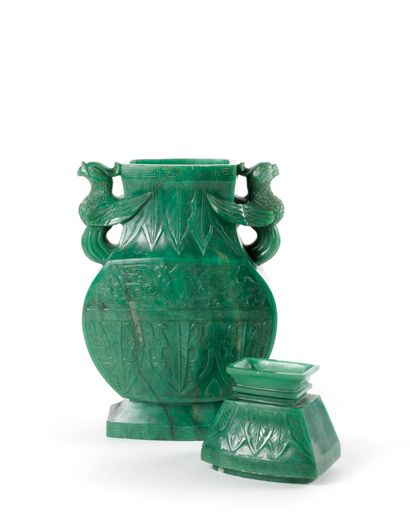 CHINE, XXe siècle
Vase balustre en pierre...