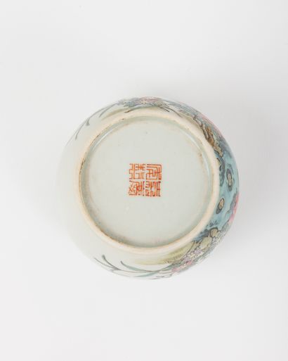 CHINE, XXe siècle
Petit godet à eau en porcelaine,...
