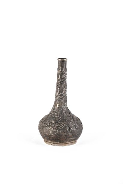 VIETNAM, XIXe siècle
Petit vase bouteille...
