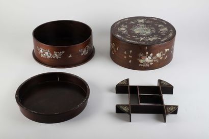 VIETNAM, XIXe siècle
Boîte circulaire et...