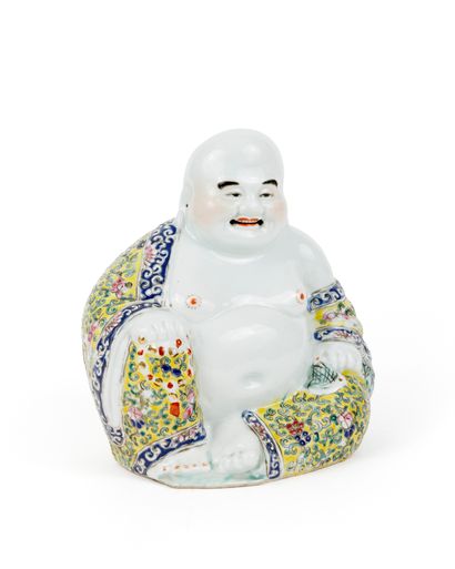 CHINE, XXe siècle
Sujet en porcelaine représentant...