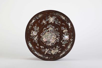 VIETNAM, XIXe siècle
Boîte circulaire et...