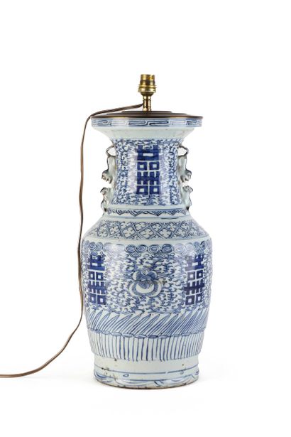 CHINE, XXe siècle
Vase en porcelaine, de...