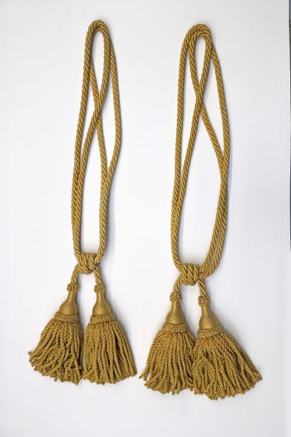 Paire de rideaux et embrasses, style Louis...