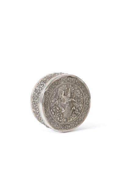 CAMBODGE, XXe siècle
Boite en argent 
De...