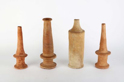 Un lot de sept vases et bouchons
Terre cuite
Epoque...
