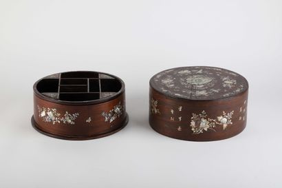 VIETNAM, XIXe siècle
Boîte circulaire et...