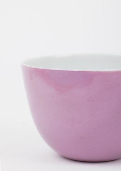 CHINE, XXe siècle
Gobelet en porcelaine à...