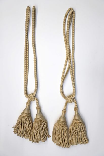 Paire de rideaux et embrasses, style Louis...