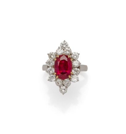 Bague marquise en platine (850/1000) et or...