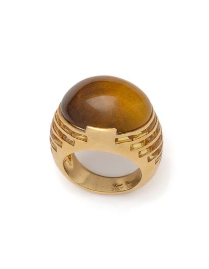René BOIVIN, 2005
Bague boule en or 18K (750/1000)...