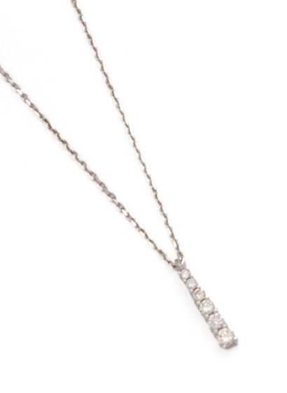 Collier en or gris 18K (750/1000) orné d’un...