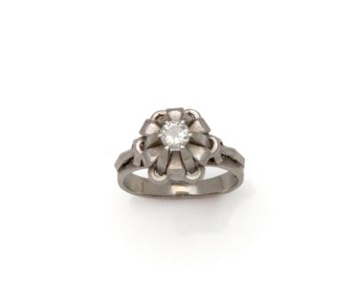 Solitaire en or gris 18K (750/1000) orné...