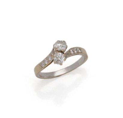 Bague croisée en or gris 18K (750/1000) rhodié,...