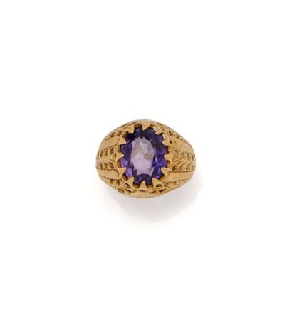Bague en or 18K (750/1000) ornée d'une pierre...