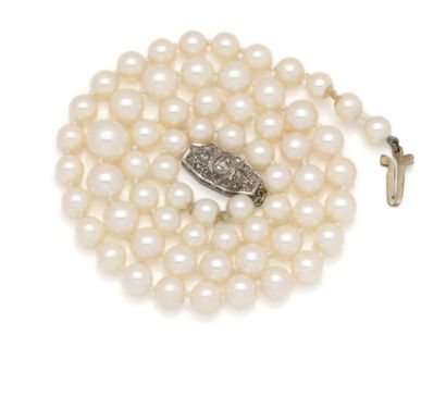 Collier composé d'une chute de perles de...