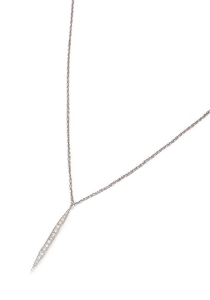 Collier en or gris 18K (750/1000) agrémenté...