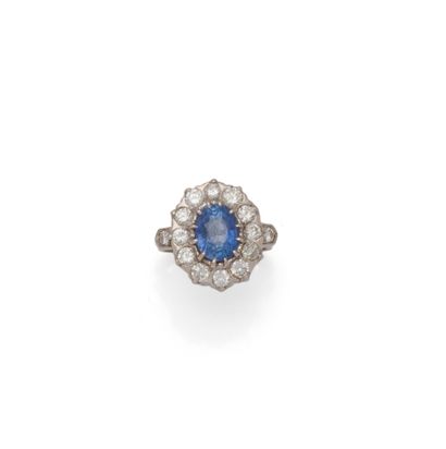 Bague pompadour en or gris 18K (750/1000)...