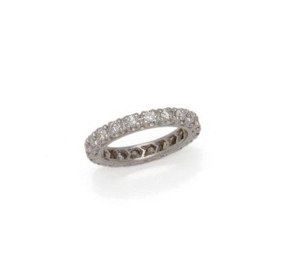 Alliance américaine en or gris 18K (750/1000)...