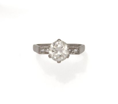 Bague en platine (850/1000) ornée d'un diamant...