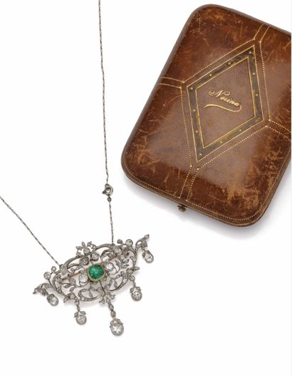 Grande broche-pendentif, pouvant faire devant...