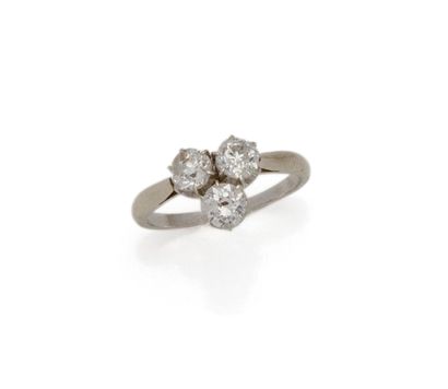 Bague en or gris 18K (750/1000) ornée de...