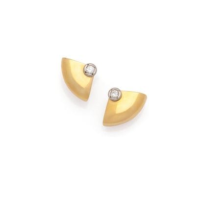 PAIRE DE BOUCLES D'OREILLE en or 2 tons 18K...