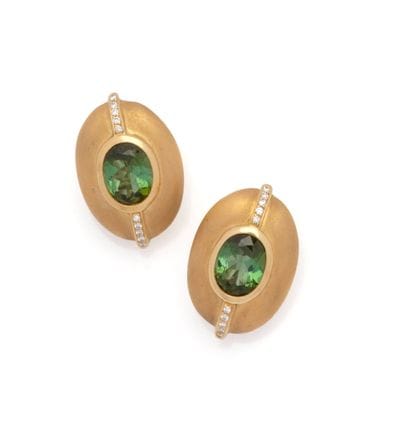 AA TURNER 
PAIRE DE CLIPS D'OREILLE en or...