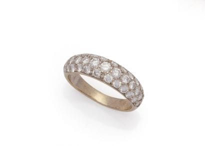 BAGUE JONC en or gris 18K (750/1000) ornée...