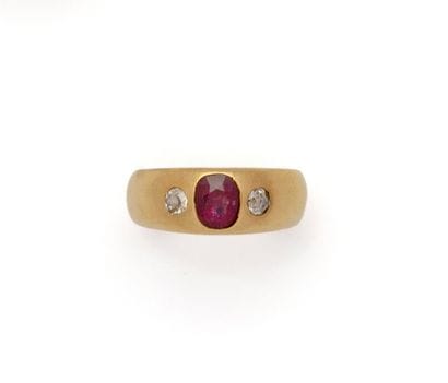 BAGUE JONC en or jaune 18K (750/1000) centré...