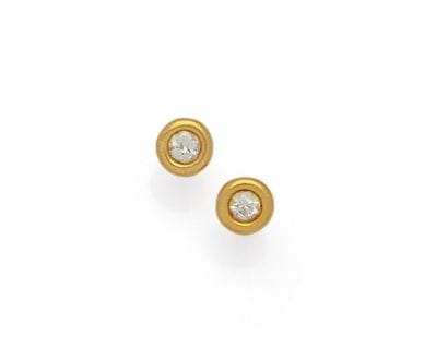 PAIRE DE PUCES D'OREILLE en or jaune 18K...