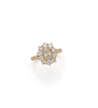 BAGUE MARGUERITE en or jaune rhodié 18K (750/1000)...