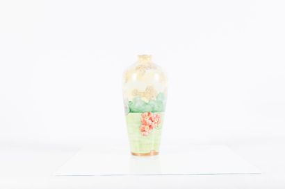 Richard GINORI 

Vase de forme oblong à petit...