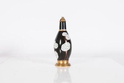 ROBJ 

Pied de lampe en porcelaine et monture...