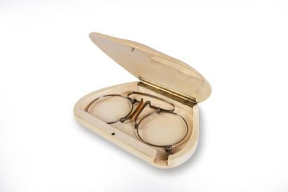Georges BASTARD (1881-1939) 

Etui à lunettes...