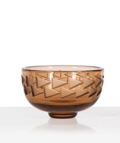 Jean LUCE (1895-1964) 

Coupe ronde en verre...