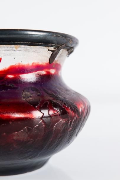 Emile Gallé (1846-1904) 

Vase de forme bombée...
