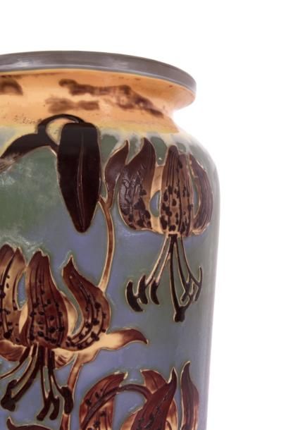 Emile Gallé (1846-1904) 

Vase de forme balustre...