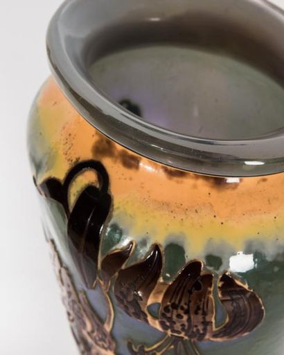 Emile Gallé (1846-1904) 

Vase de forme balustre...