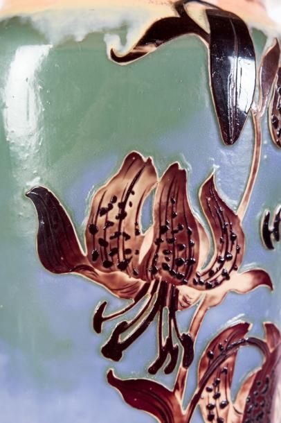 Emile Gallé (1846-1904) 

Vase de forme balustre...