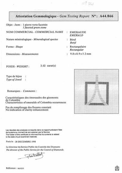 Bague en platine 900‰, sertie d’une émeraude...