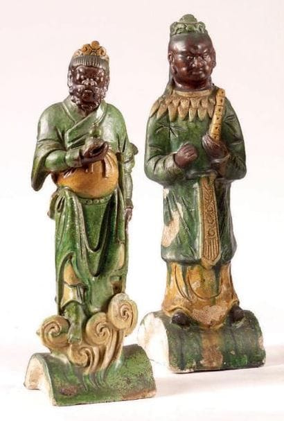 Deux tuiles faîtières représentant des Baxiam,...