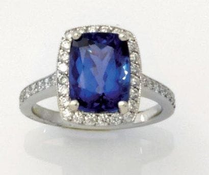 Bague or gris sertie d'une tanzanite (environ...