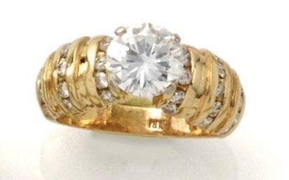 Bague deux ors 14 carats sertie d'un diamant...