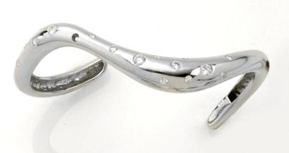 FRED
Bracelet or gris serti de diamants....