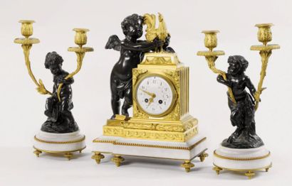 Garniture de cheminée dans le goût de Clodion...