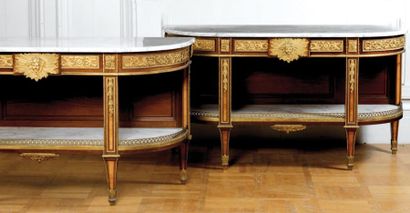 Paire de larges dessertes formant console,...